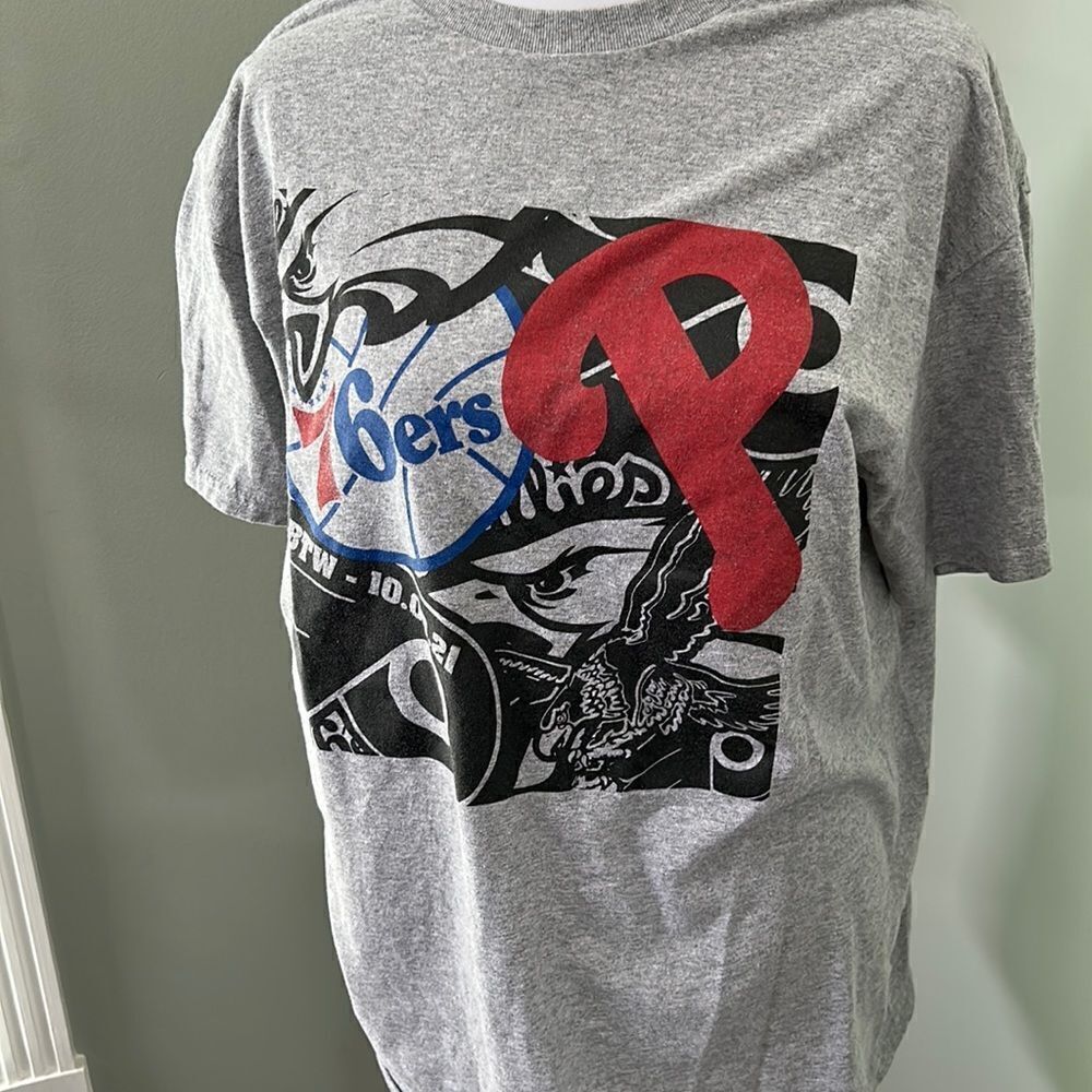 76ers t-shirt. Size L